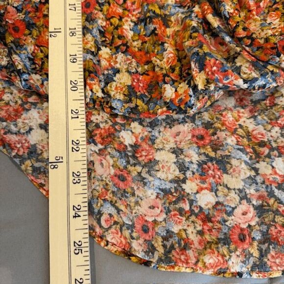 ZARA Floral Print Wrap Look Top High Low Hem Button or Roll Cuffs Size Medium - Picture 8 of 9